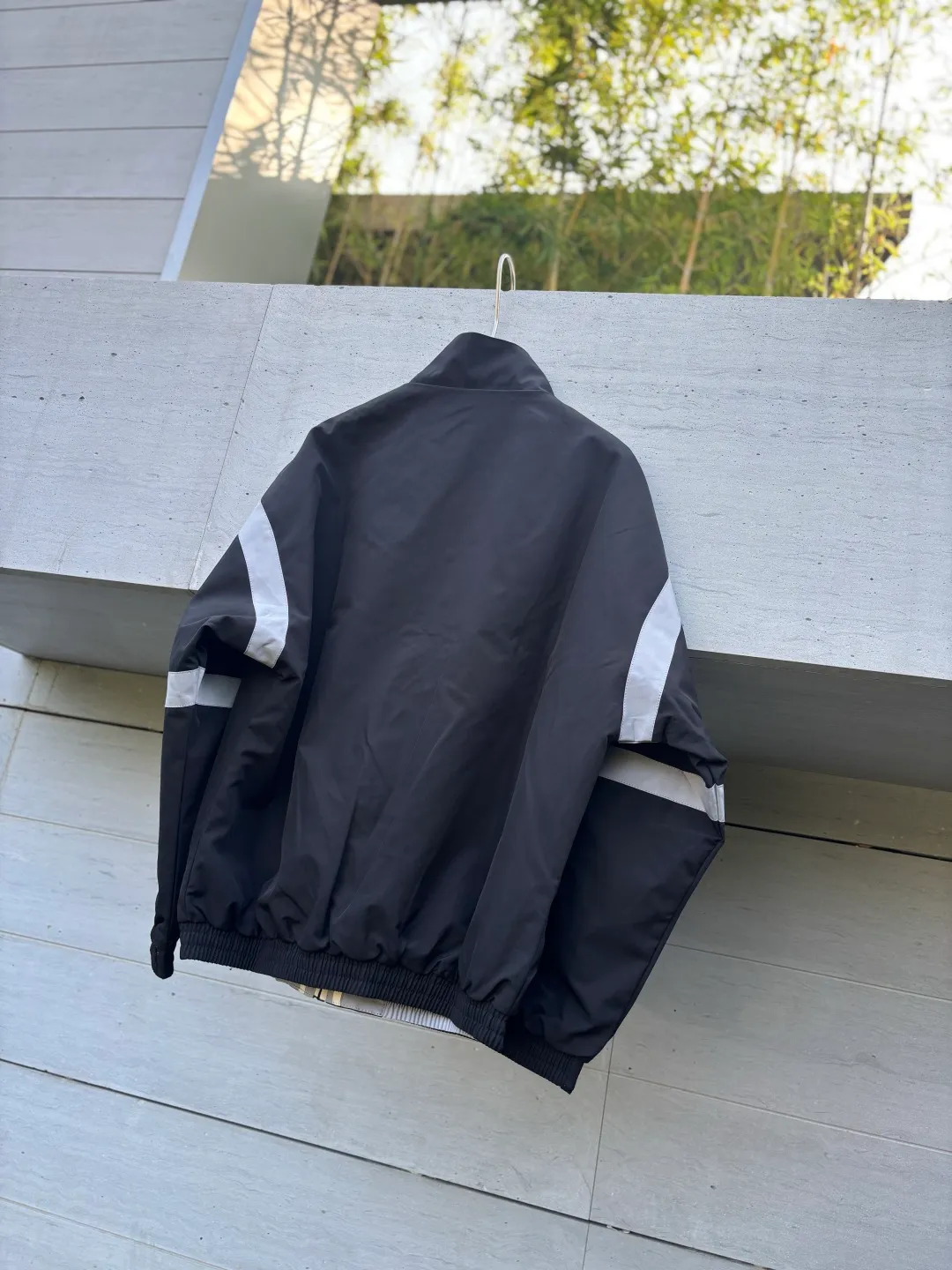 Reversible thin jacket📝𝟭𝟬𝟲𝟴𝟳# Exclusive real shot/difference between various stolen pictures and online picture versions on the market [Top version·Adidas Adidas Clover Men's and Women's Same Stylel H REV JKT Jacket Official website synchronization] ✅Full set of 1:1 customized accessories ➕Customized three-label ➕𝗬𝘂𝗮𝗻 version hang tag ➕𝗹𝗼𝗴𝗼 packaging bag🔥 ➕Scan the tag to enter the official website. ✅The top version, ins Xiaohongshu has many bloggers wearing it. ✅Adi’s absolute Hot Sale star Same Style details are online, feel free to compare! Classic embroidery on the chest, fixed color and classic three-bar stripes, Classic will never go out of style! Versatile is not picky, the original model is perfect for the upper body, so buy it with your eyes closed! "Self-view of quality control with real photos of store owner's details" What you see is what you get # Full text real photos 📷 Never save a penny of cost! ! ! ⭕The high version of the best products🐮is different from the junk products in the market🗯️The same picture but different prices means different versions. ❌Don’t be fooled by the same copywriters and pirated pictures from outside that mix and distribute high-luxury pictures at low prices. After comparing the quality, you will know where the gap is. Don’t lie. I don’t guarantee that my products are the cheapest, but I definitely guarantee that they are worth every penny of your hard-earned money! ‼ ️We don’t slash prices or lower prices, we supply products with heart and only make high-end versions!!! Breasts Jimei must see the details of my home clearly, the pictures of my home are all taken by the owner himself❤️ Color: Black. Size: S-XXL